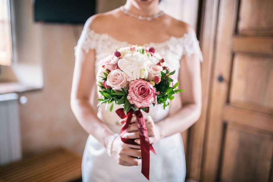 https://astrologijaonline.com/wp-content/uploads/2019/02/bridal-bouquet-3960220_960_720.jpg